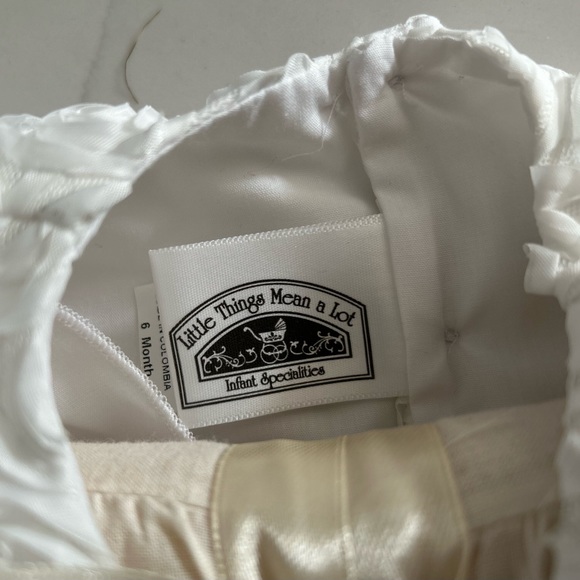 NWOT beautiful Christening gown - Picture 5 of 9